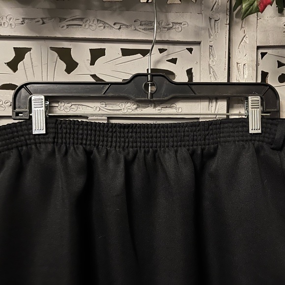 DIANE RICHARD VINTAGE BLACK STRETCHY WITH POCKETS MIDI SKIRT - Picture 3 of 6